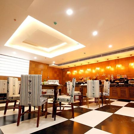 The Fern Residency Noida Hotel Bagian luar foto