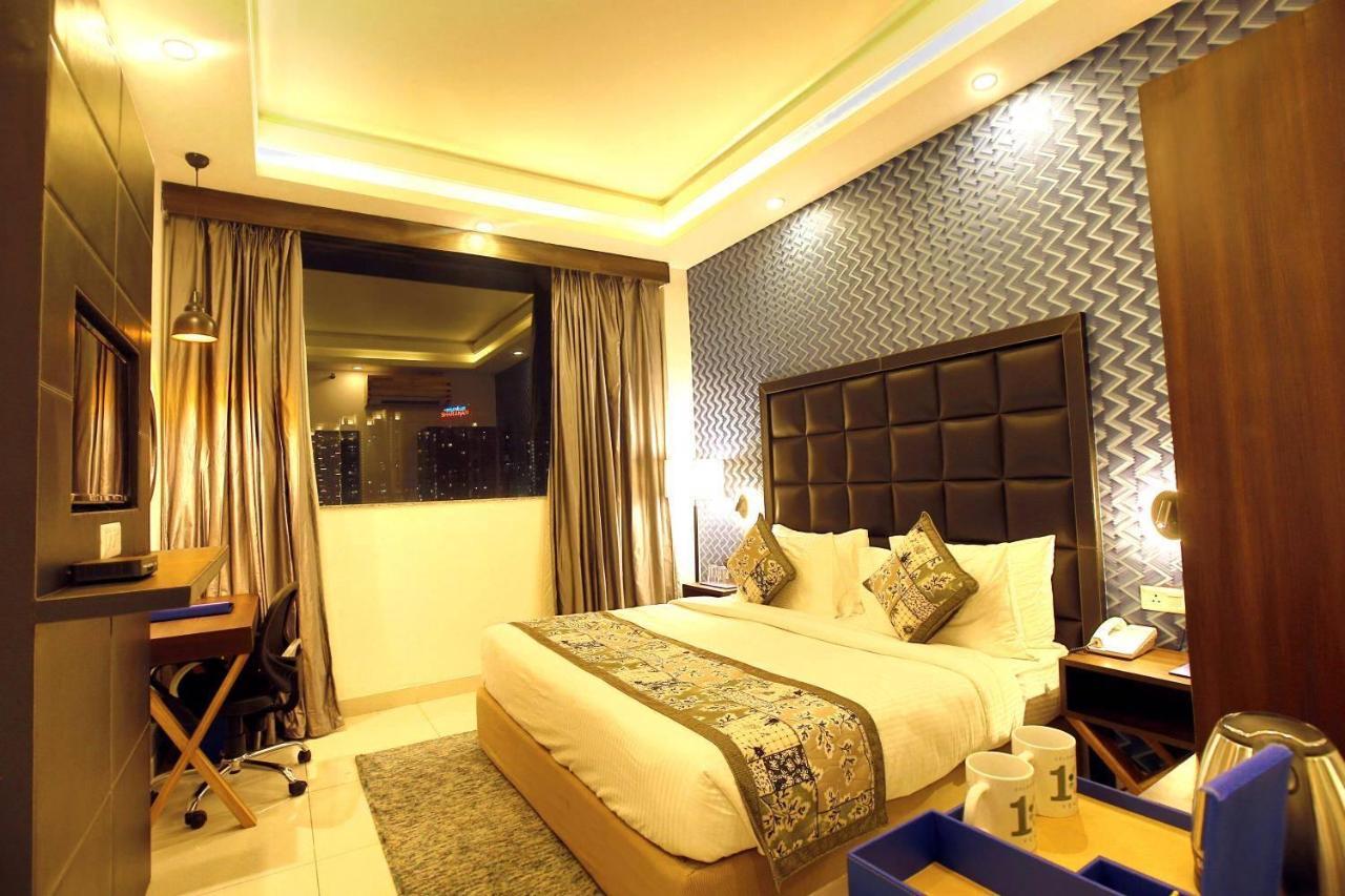 The Fern Residency Noida Hotel Bagian luar foto