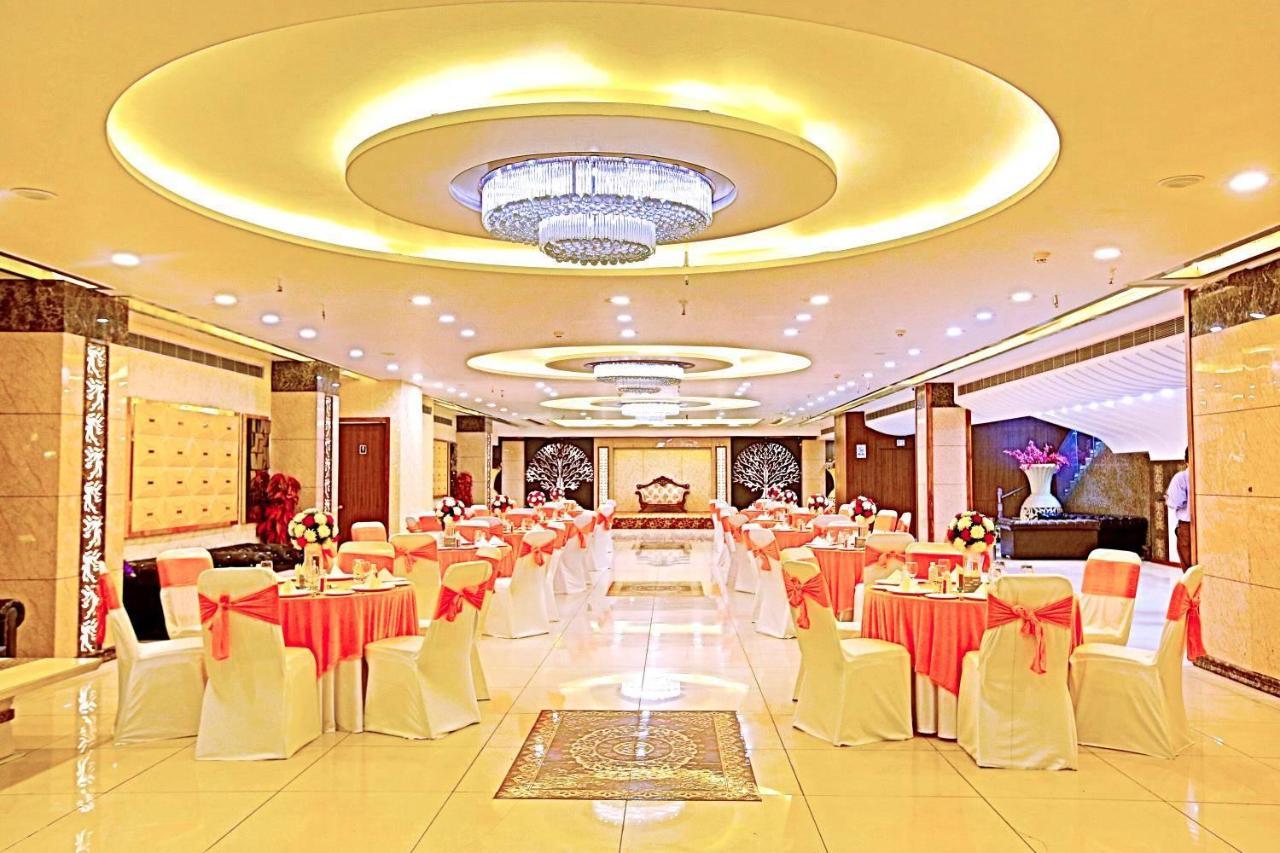 The Fern Residency Noida Hotel Bagian luar foto