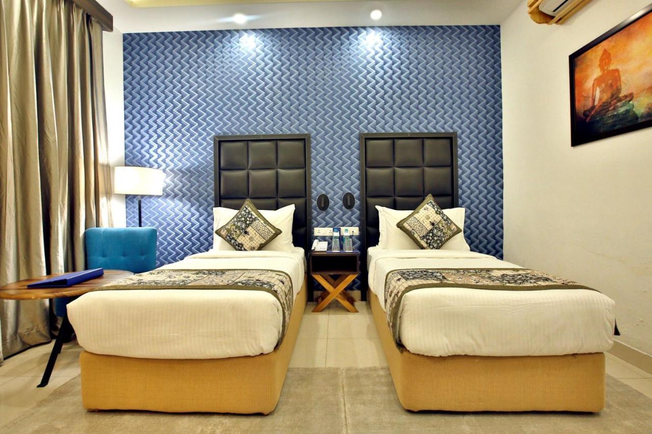 The Fern Residency Noida Hotel Bagian luar foto